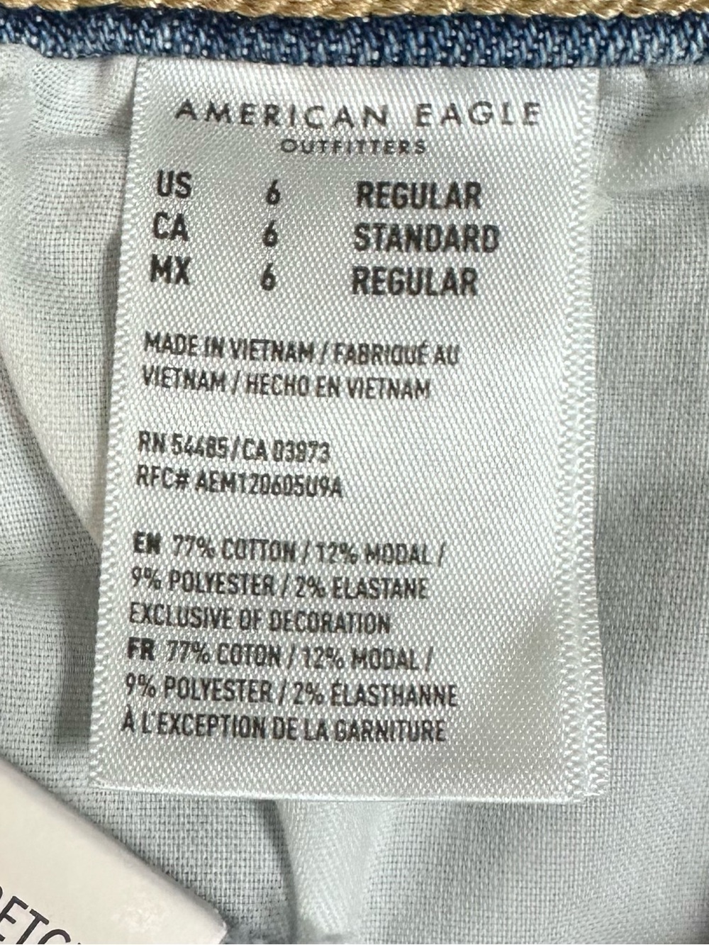 American Eagle Mom Jeans High Rise Light Blue Distressed Women's  6 NWT - Picture 6 of 7